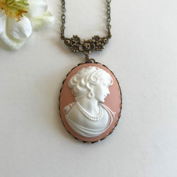 Lady cameo necklace, vintage inspired, large pendant