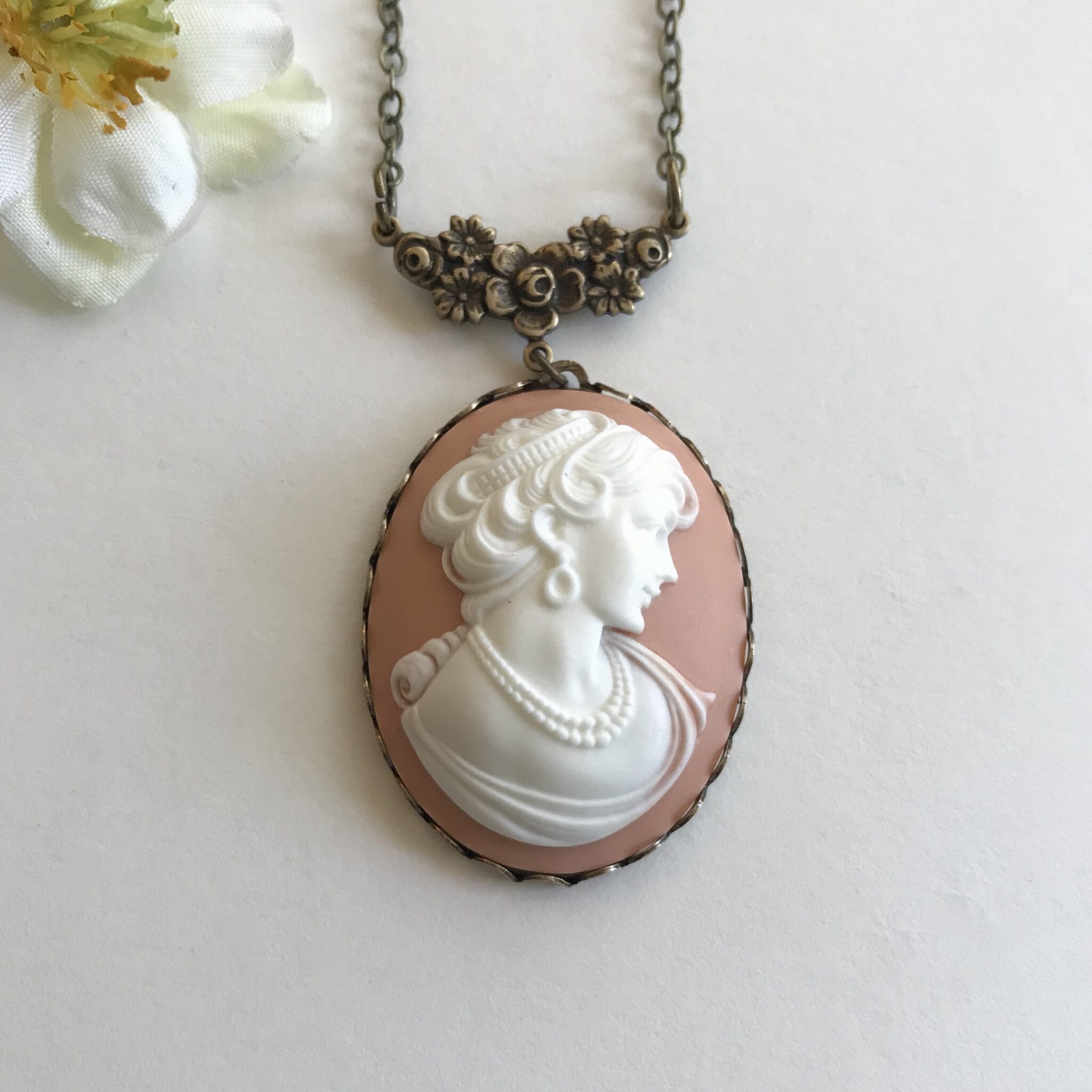 Lady cameo necklace, vintage inspired, large pendant - Botanical