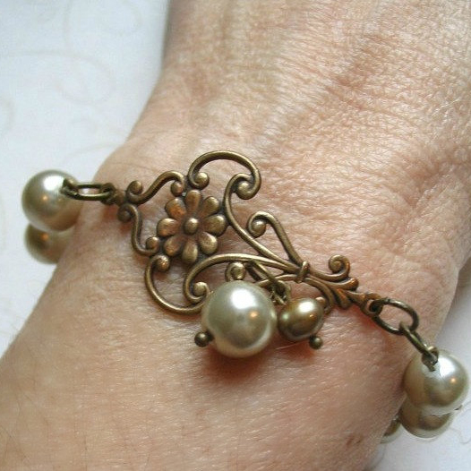 Pearl bracelet, with toggle clasp, vintage style